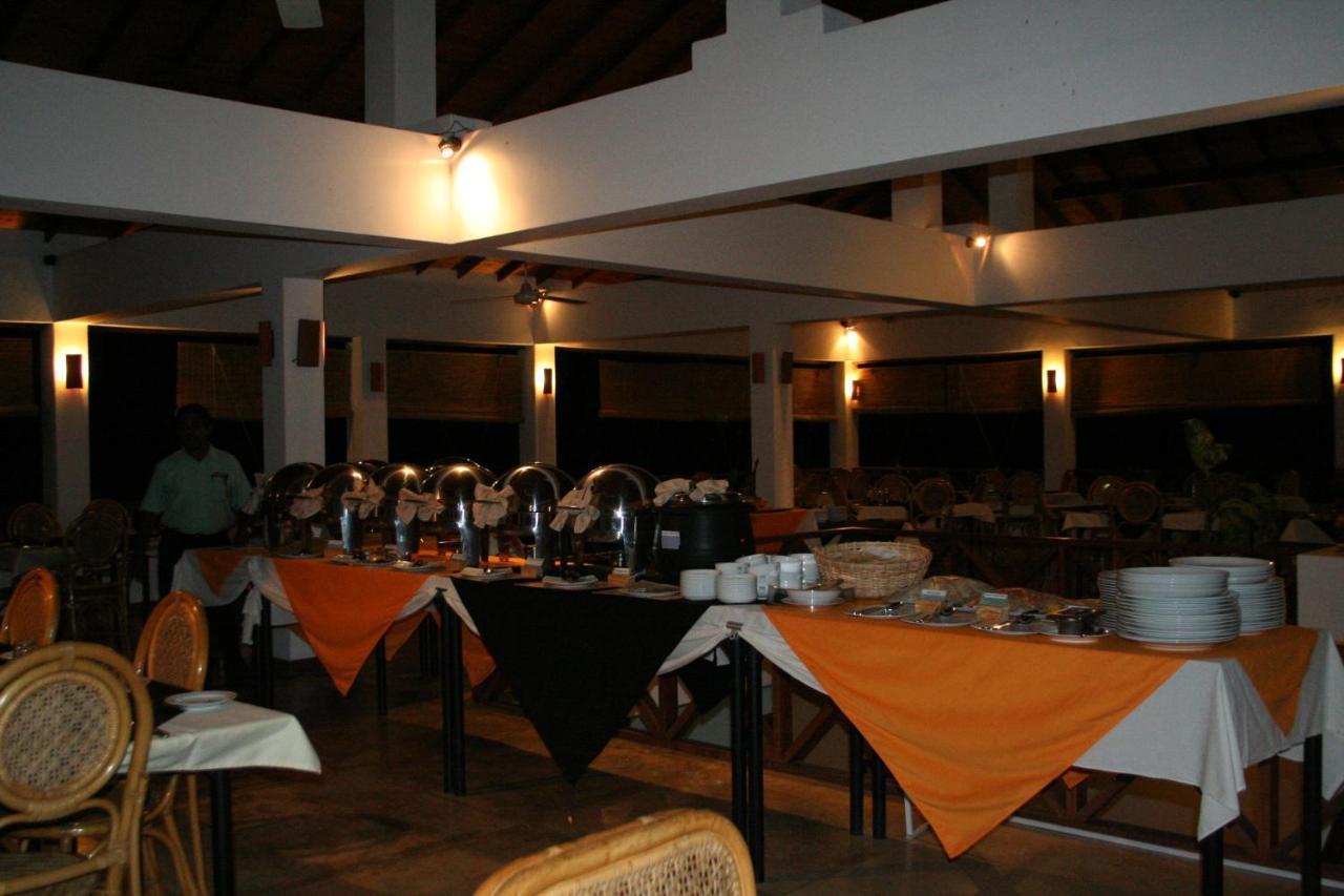 Hibiscus Garden Hotel Tissamaharama Buitenkant foto
