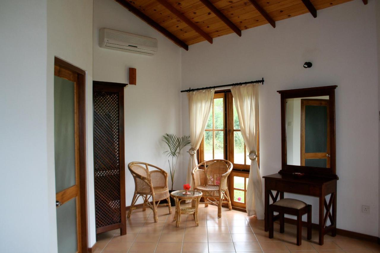 Hibiscus Garden Hotel Tissamaharama Buitenkant foto