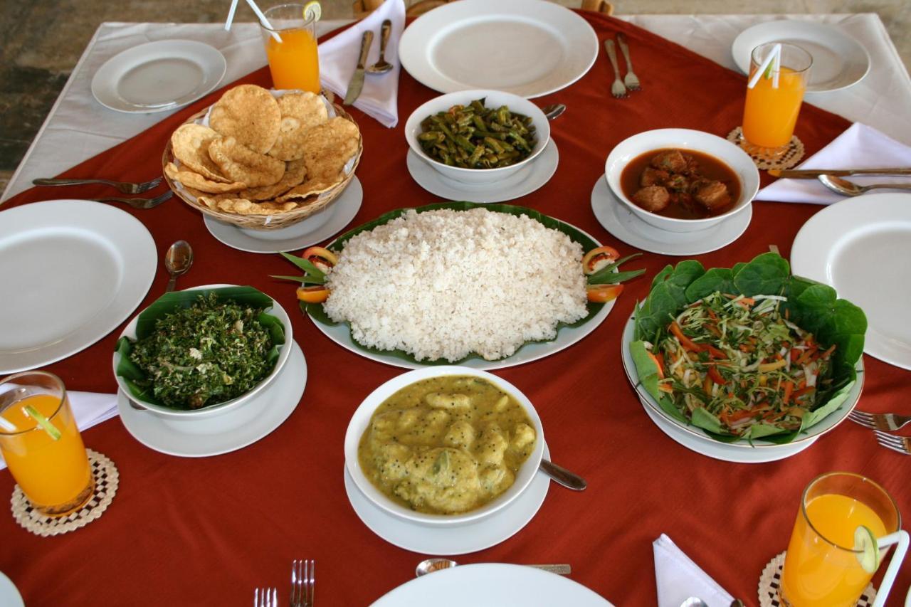 Hibiscus Garden Hotel Tissamaharama Buitenkant foto