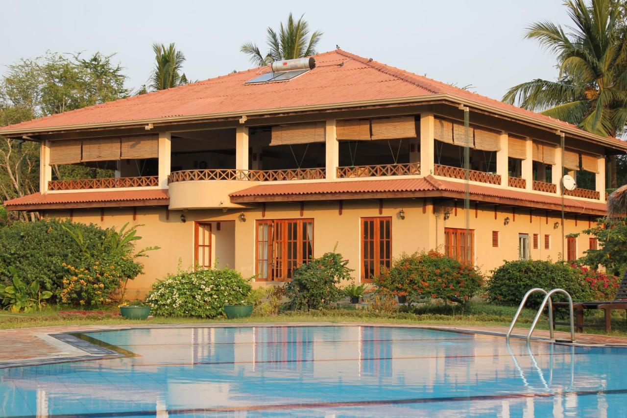 Hibiscus Garden Hotel Tissamaharama Buitenkant foto