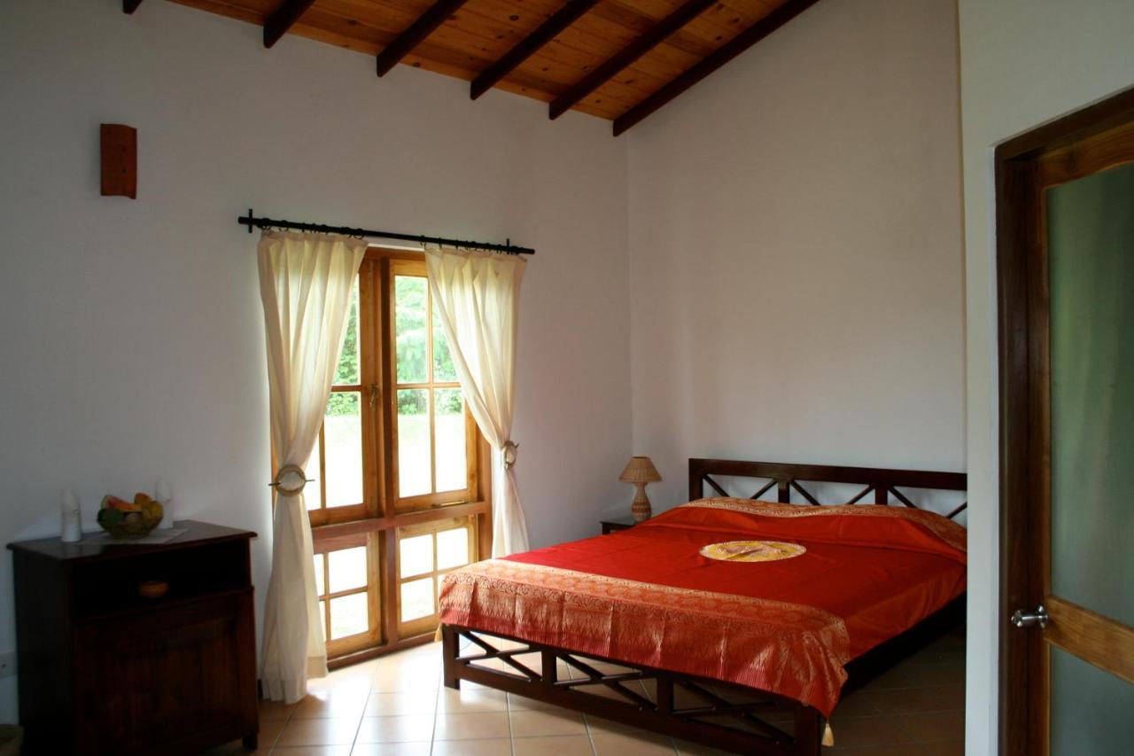 Hibiscus Garden Hotel Tissamaharama Buitenkant foto